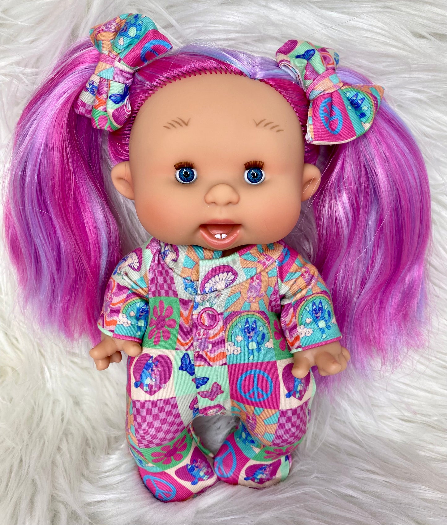 10” Groovy Blue Dog Sleeper and 2” Piggy Bow Set